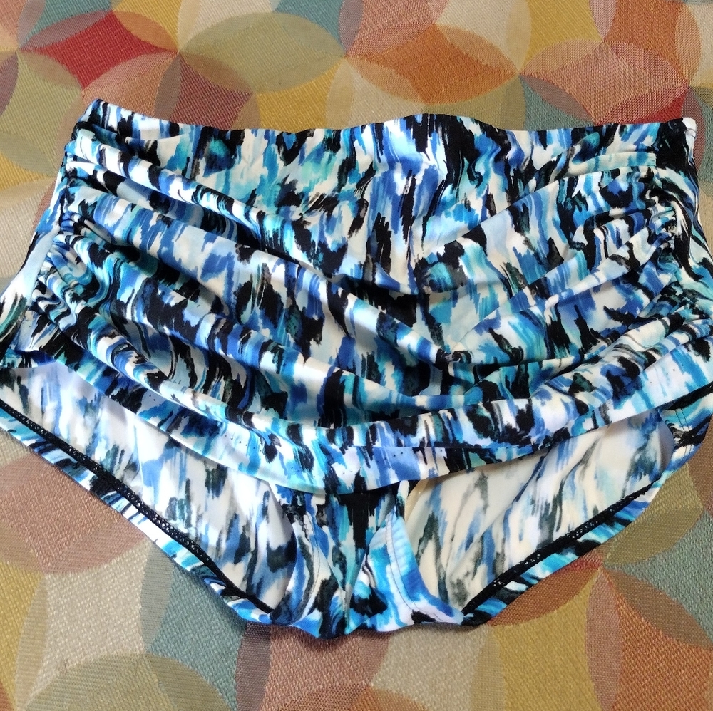 Miraclesuit swim bottoms size 8 like new!